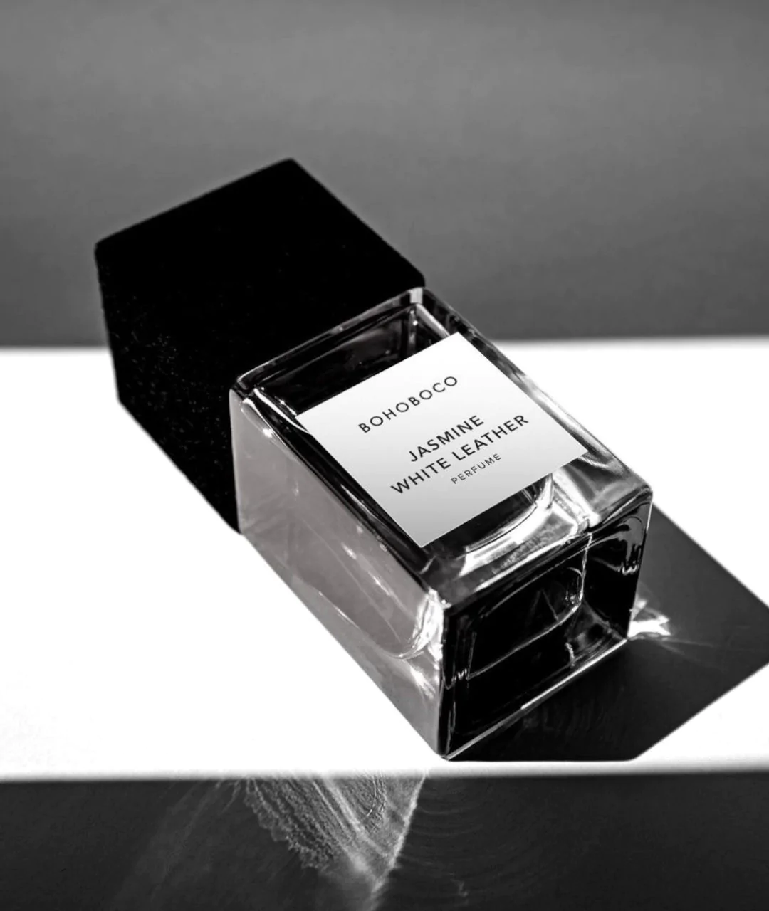 Jasmin White Leather 50 ml package