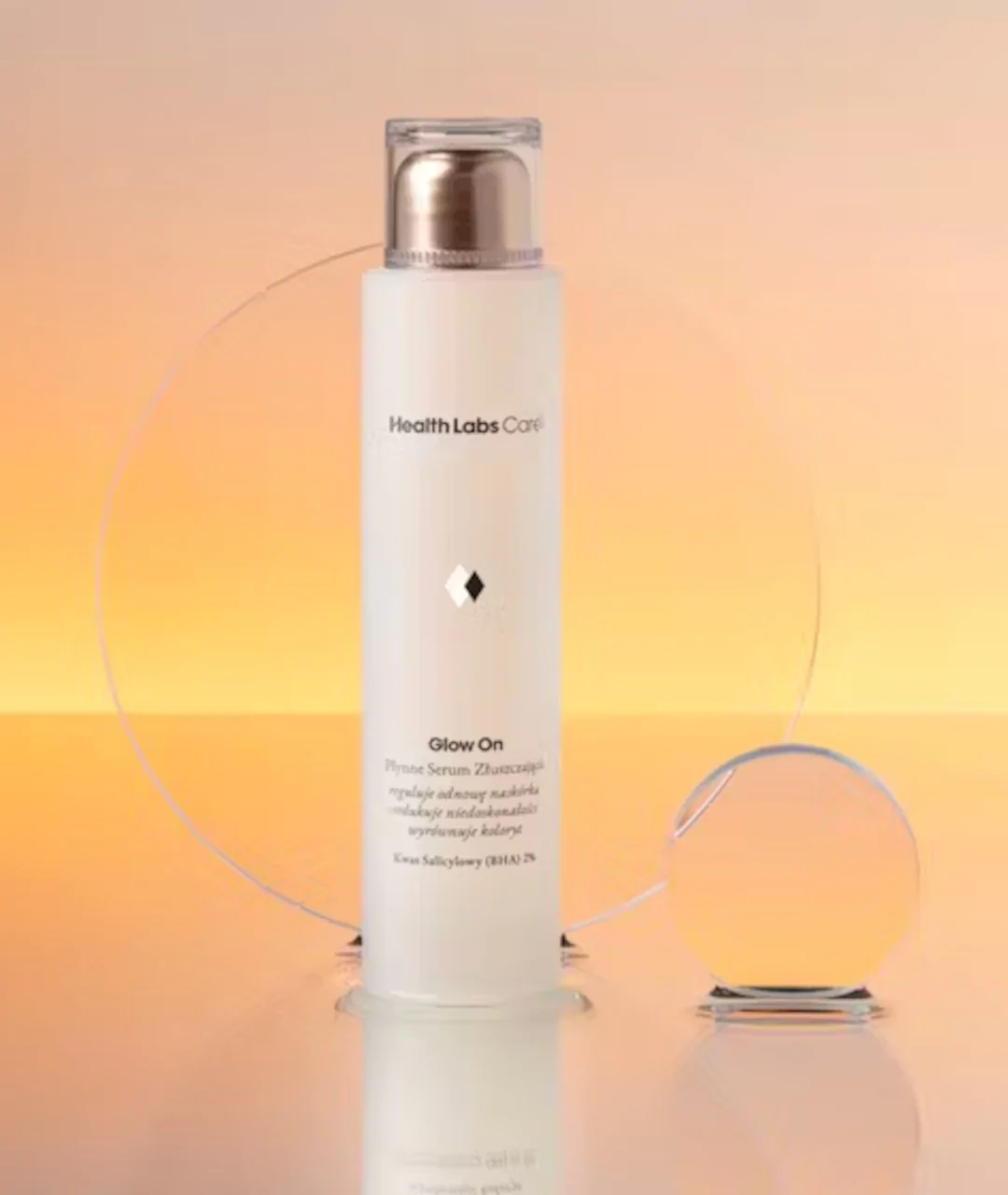 Płynne serum złuszczające Glow On Health Labs Care z opakowaniem