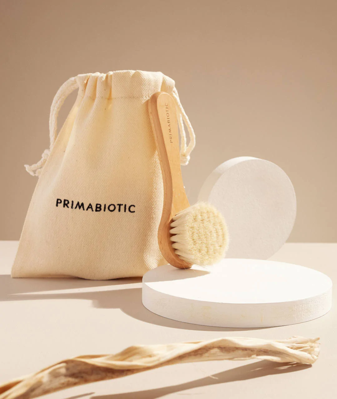 Face brush + pouch 1 pack.