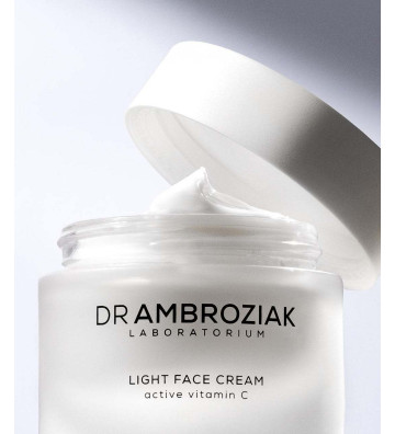 Light Face Cream Nawilżający krem z witaminą C 50ml - Dr Ambroziak 2
