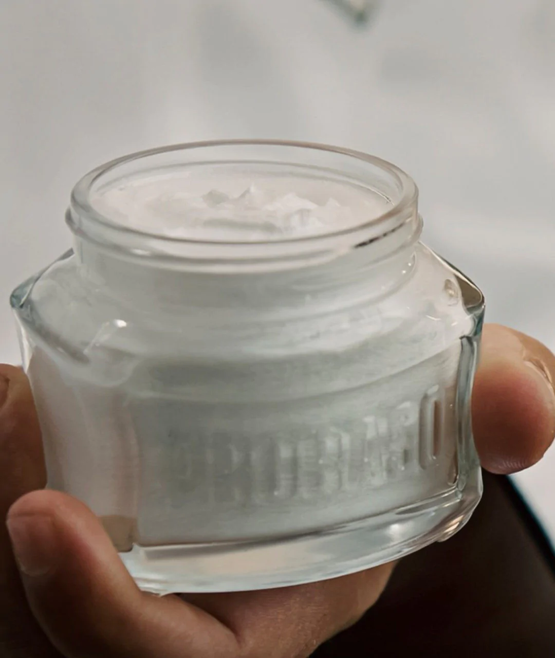 Pre-shave cream - for sensitive skin, white line 100ml unscrewed