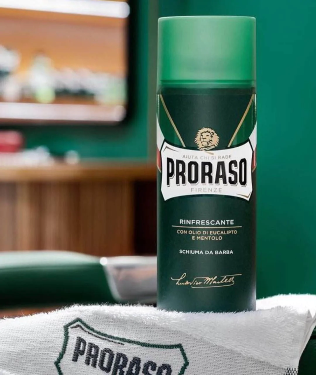 Pianka do golenia - Orzeźwiająca, zielona linia 300ml widok na ręczniku