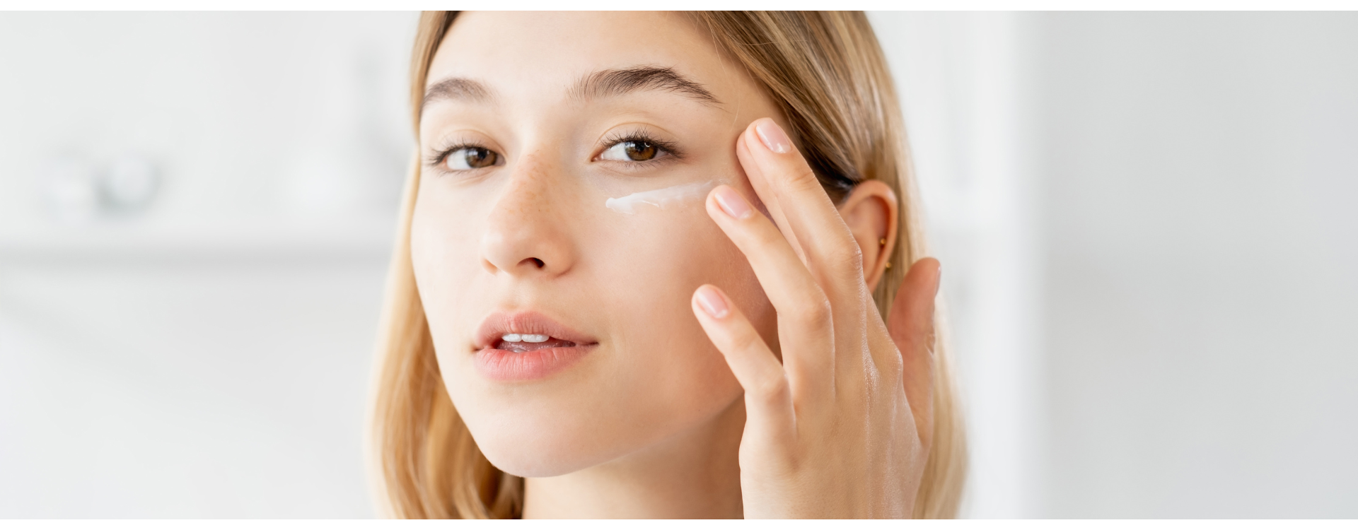 Retinol pod oczy.  Sprawdź, czy warto i czy można go stosować?