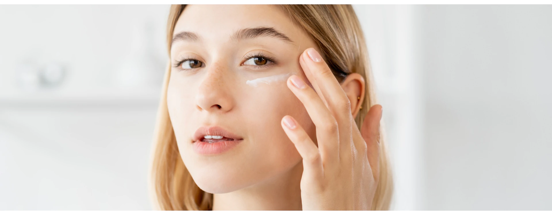 Retinol under the eyes. Find out if it's worth it and if you can use it? Retinol under the eyes. Find out if it's worth it and if you can use it?